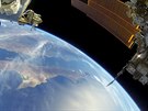 Oima kosmonauta: vesmírná procházka u ISS.