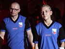 Fabiana Bytyqi s trenérem a manaerem Lukáem Koneným nastupují do ringu.