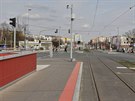 Tramvajová zastávka ve smru do centra je píli vzdálená, aby se dalo hovoit...