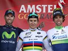 Ti nejlepí z cyklistické klasiky Amstel Gold Race na pódiu vítz se slinými...