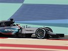Lewis Hamilton bhem tréninku na Velkou cenu Bahrajnu