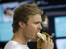 Nico Rosberg se oberstvuje mezi tréninky na Velkou cenu Bahrajnu