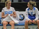 Petra Kvitová (vlevo) a Karolína Plíková na tréninku ped fedcupovým utkáním s...