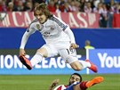RÁNA CHORVATSKÉ HVZDY. Luka Modri z Realu Madrid pálí na bránu Atlétika.