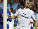ZASE TO NEVYLO. Karim Benzema po nevydaeném útoku Realu Madrid.