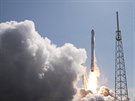 Start rakety Falcon 9 s nákladní lodí Dragon v 14. dubna 2015