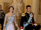 Dánský korunní princ Frederik a korunní princezna Mary picházejí na veei na...
