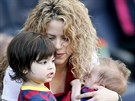 Shakira a její synové Sasha a Milan (Barcelona, 18. dubna 2015)