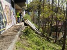 V pra�sk� ulici Chotkova vedouc� prudk�m svahem k Pra�sk�mu hradu se svalila...