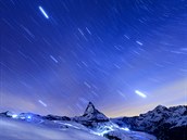 HVĚZDNÉ MALOVÁNÍ. Hvězdy nad Matterhornem pohledem fotografa Jeana-Christopha...