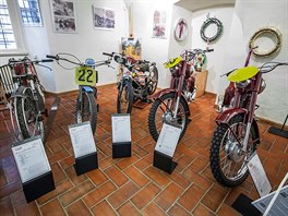 Motocykly Jawa se ú�astnily �ady motocyklových sout�í. Krom� speciál� na...
