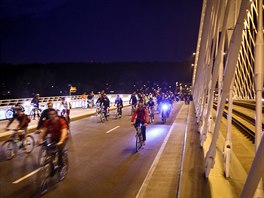 Již tradiční Velká jarní cyklojízda Prahou, které se zúčastnily tisíce lidí,...