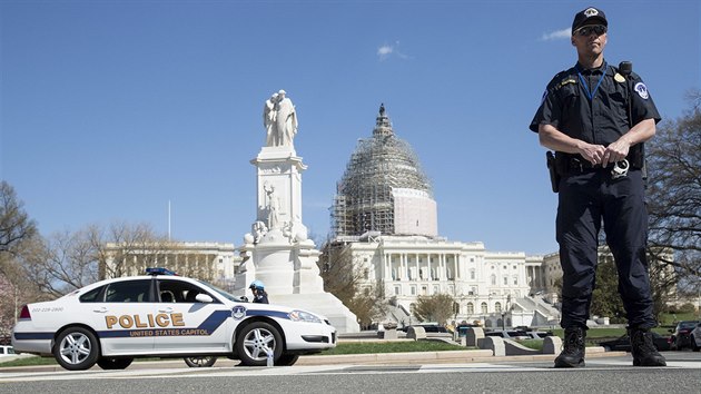 Policie uzavela oblast u Kongresu ve Washingtonu. (11. dubna 2015)