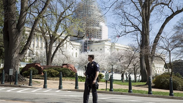 Policie uzavela oblast u Kongresu ve Washingtonu. (11. dubna 2015)