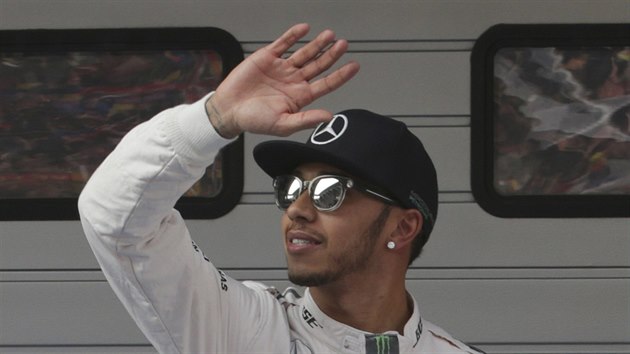 Vtz kvalifikace na Velkou cenu ny Lewis Hamilton mv divkm.