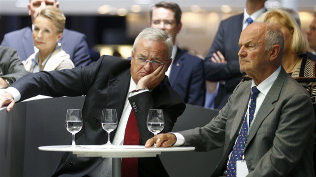 Martin Winterkorn (vlevo) a jeho názorový odpůrce, bývalý předseda dozorčí rady Ferdinand Piëch