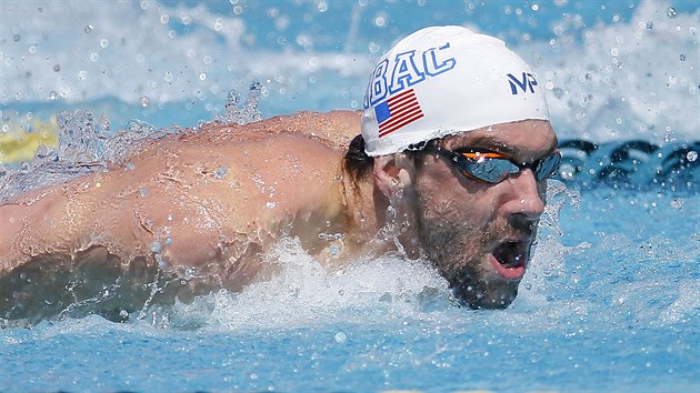 Americk plavec Michael Phelps vyhrl na mtinku v arizonsk Mese zvod na 100 metr motlek.