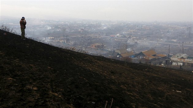 Ohe zniil v Chakask autonomn republice na 5 500 hektar lesa a pmo ohrooval nebo zachvtil 38 obc. Bez domova zstalo na dva tisce lid (13. dubna 2015).