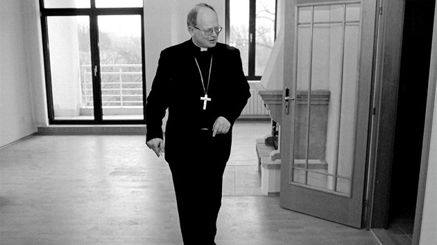 František Václav Lobkowicz v roce 2000 ve svém ještě nezařízeném bytě v novém sídle biskupství v Ostravě.