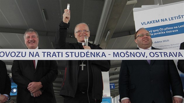 Novou eleznici posvtil ostravsko-opavsk biskup Frantiek Vclav Lobkowicz. (13. dubna 2015)
