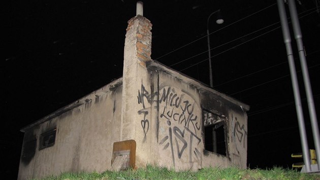 Ndran domek v eskm Tn, kde pi poru nepeil jeden bezdomovec. (16. dubna 2015)