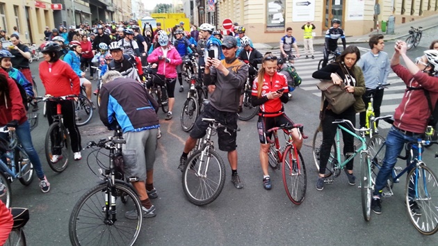 �ekání na Prokopov� nám�stí.