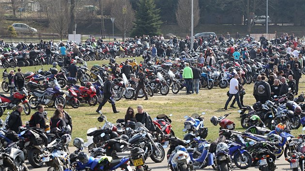 Motorki zahjili ve ru nad Szavu sezonu (11. dubna 2015).