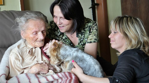 Plzeanka Marie Behensk je nejstar obankou R.  Na zatku dubna oslavila 110. narozeniny. (10. dubna 2015)