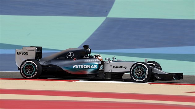 Lewis Hamilton bhem trninku na Velkou cenu Bahrajnu