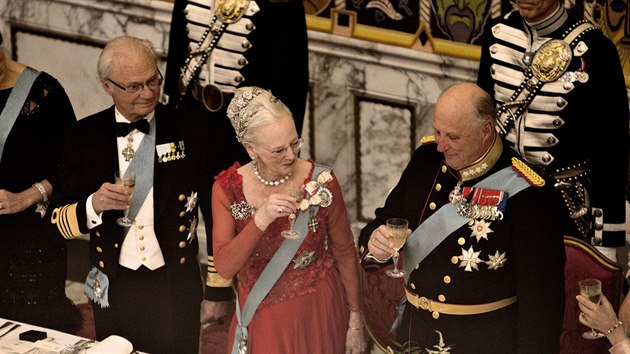 Dnsk krlovna Margrethe II. zaala 75. narozeniny slavit u ve stedu, kdy pozvala na slavnostn veei leny evropskch krlovskch rodin (Koda, 15. dubna 2015).