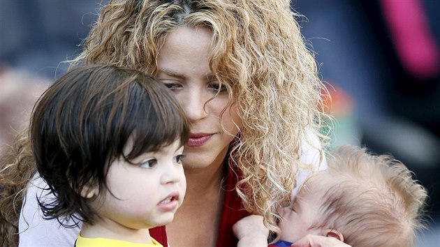 Shakira a její synové Sasha a Milan (Barcelona, 18. dubna 2015)