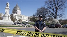 Policie uzavřela oblast u Kongresu ve Washingtonu. (11. dubna 2015)