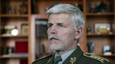 Ná�elník generálního �tábu Petr Pavel p�i rozhovoru pro agenturu AP. (15. dubna...