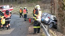 Jeden z úastník rallye havaroval mezi Beovem a Horním Slavkovem.