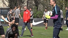 ��asný: T�eba skon�íme první, anebo budu sed�t na rybách. Takový je fotbal