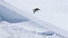 Britský snowboardista jako první ustál skok backside 1800 quadruple cork.