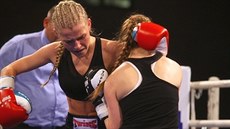 Fabiana Bytyqi coby profesionální boxerka v duelu v Ústí nad Labem.