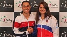 Caroline Garciaová a Lucie �afá�ová po losu semifinále Fed Cupu mezi �eskem a...