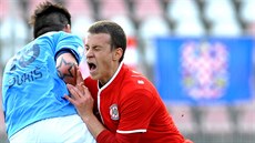 Tvrdý st�et  Michala �uri�e z Mladé Boleslavi (vlevo) a brn�nského Jana Sýkory.