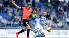 Boleslavský Ji�í Skalák (vpravo) a liberecký Josef �ural v ligovém utkání