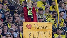 Fanouci Dortmundu dkují trenérovi Jürgenu Kloppovi.