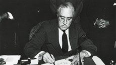 Franklin D. Roosevelt pi vyhláení války Japonskému císaství