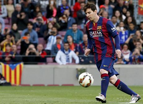 DLOUBÁEK. Lionel Messi si uívá penaltu proti Getafe. Hvzdný útoník...