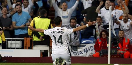 Javier Hernndez z Realu Madrid slav gl ve tvrtfinle Ligy mistr proti...