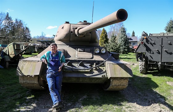 Karel Trlica mladí u tanku T34-85, se kterým se ve tvrtek zúastní oslav...