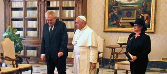 Prezident Miloš Zeman s manželkou na návštěvě u papeže Františka (24. dubna...