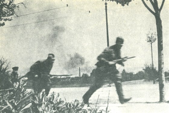 První rutí vojáci v roce 1945 na eském území. Ilustraní snímek