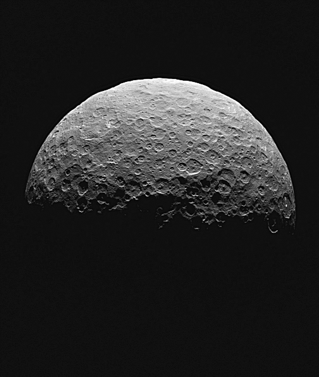 Snímek planetky Ceres po�ízený sondou Dawn 14. dubna