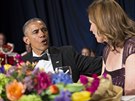 Prezident Barack Obama mluví s Chtristi Parsonsovou z Los Angeles Times. (26....