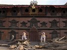 Trosky historických památek v hlavní mst Nepálu Káthmándú po zemtesení....